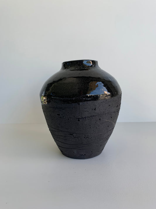 Black vase n° 11