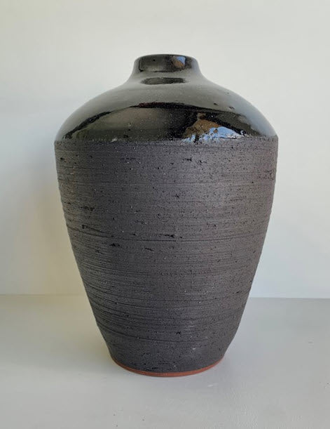 Black vase n° 10